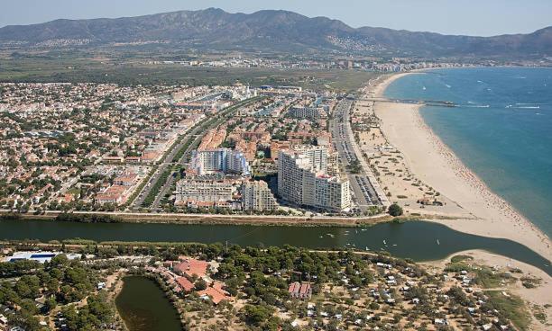 Charmante Maison Coeur De Ville 650M Plage エンプリアブラバ エクステリア 写真